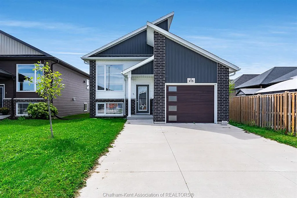 3 bed, $2,400 — Photo 2