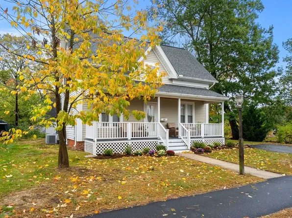 49 Church St, Merrimac, MA 01860