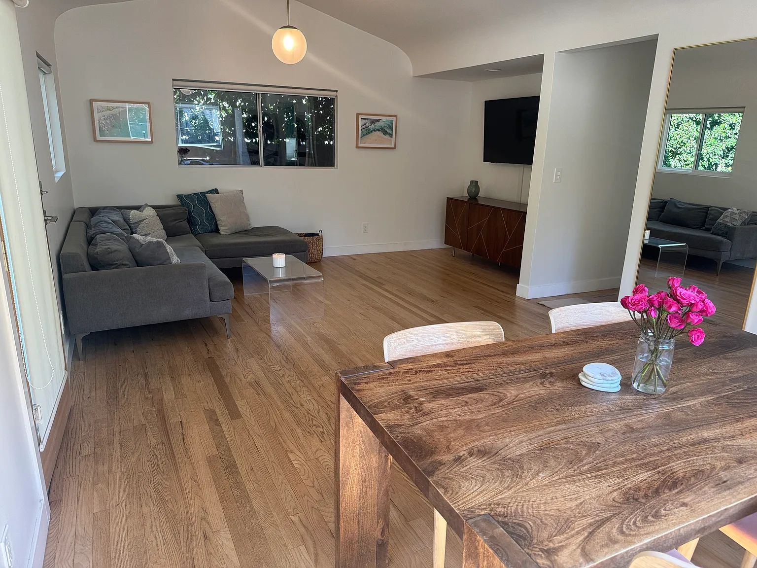 2 bed, 800 sqft, $4,300 — Photo 4