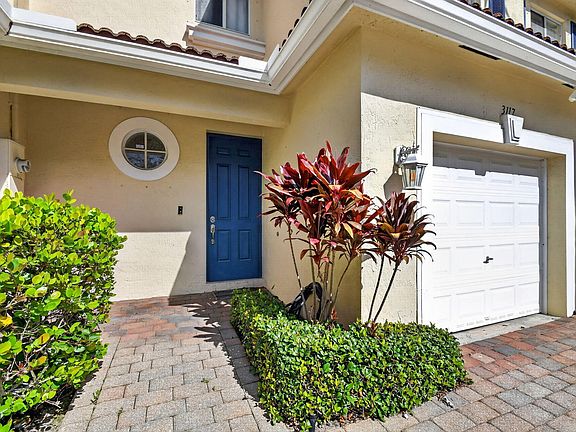 3rd image of 3117 N Evergreen Circle