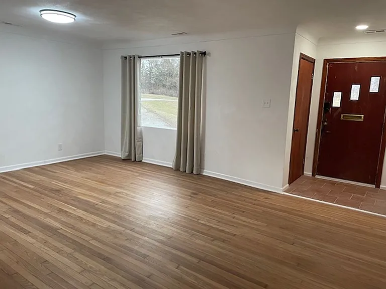 10021 Saint Clair Ave — Photo 9