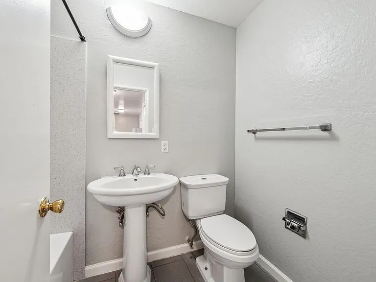 22555 Linden St #12 — Photo 25