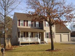 8 Willow Rd, Charlestown, RI 02813