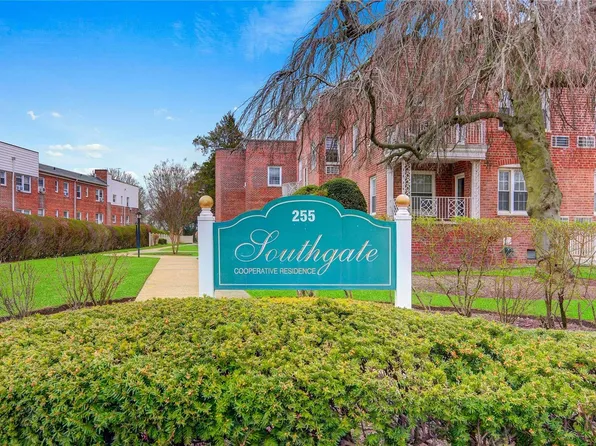 255 Central #B204, Lawrence, NY 11559