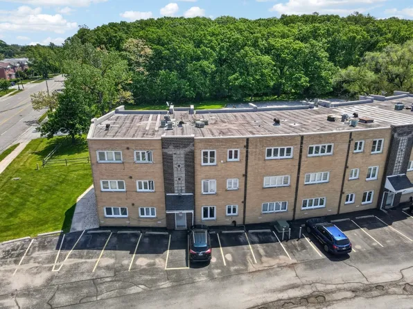 9504 S 86th Ave APT 201, Hickory Hills, IL 60457