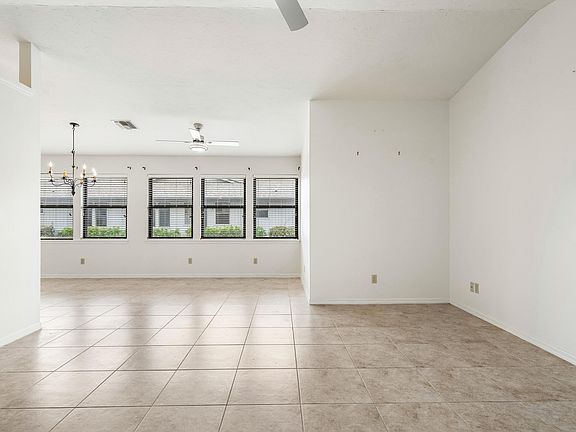 5th image of 643 Centre Court SW #102