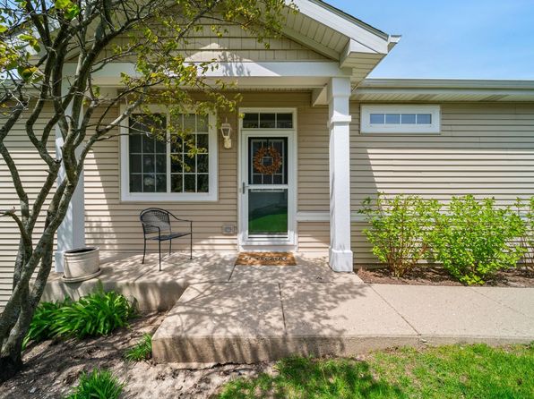 1468 W Remington Ln, Round Lake, IL 60073