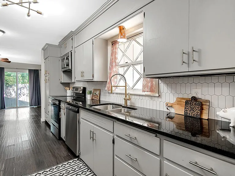 1401 N Stratford Ln — Photo 8