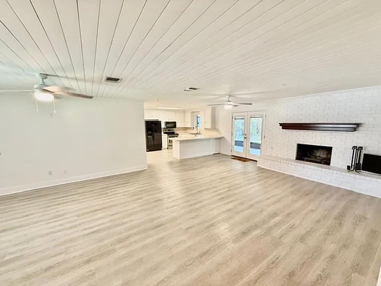203 Hastings Ct — Photo 7