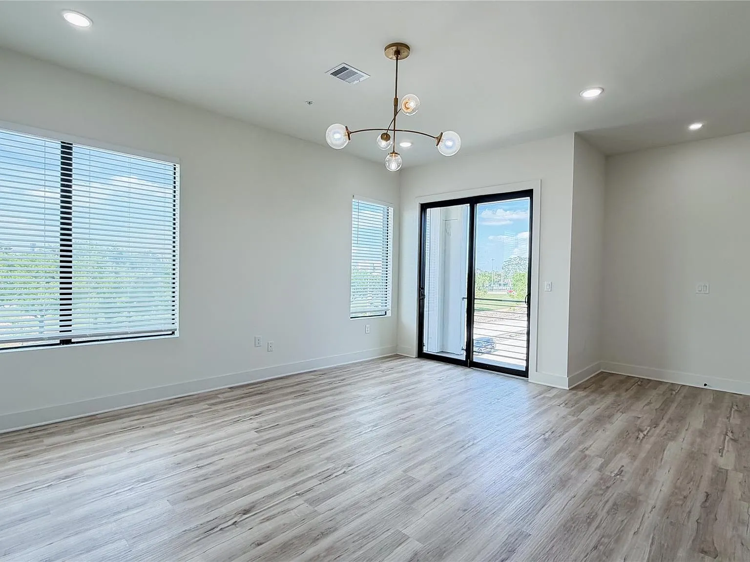 2 bed, 2.0 bath, 1027 sqft, $1,750 — Photo 2