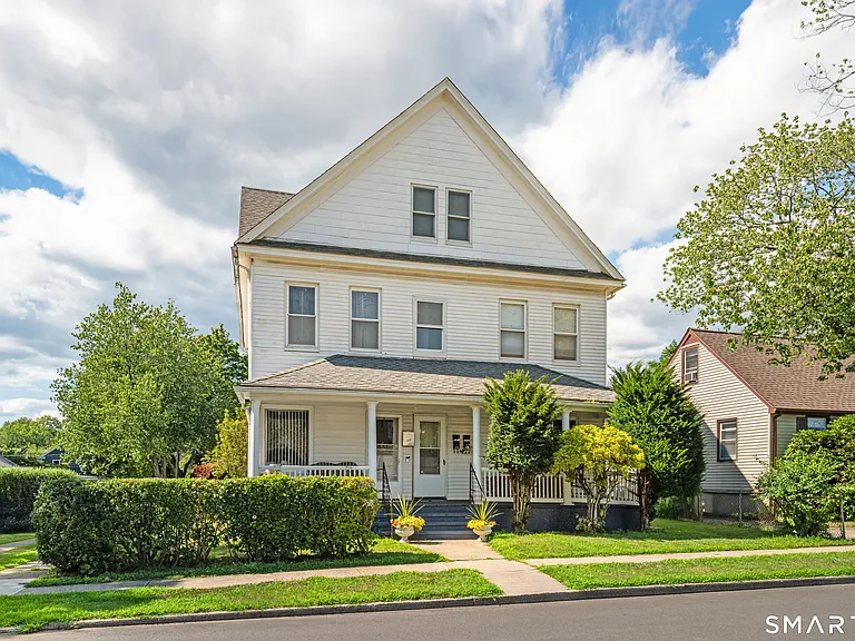 318 Suburban Ave — Photo 1