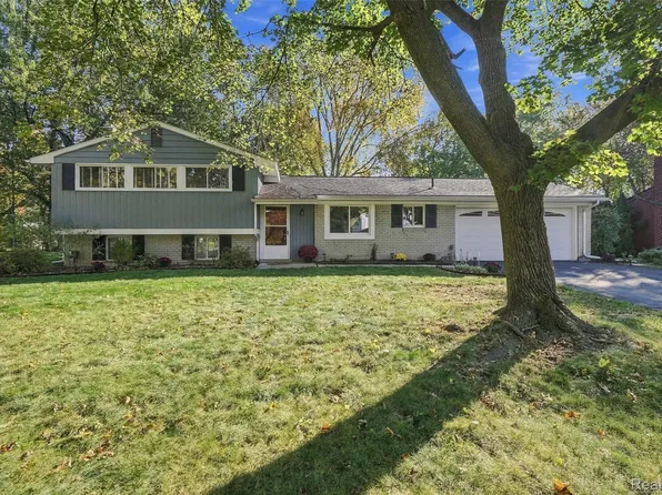 32305 Chesterbrook St, Farmington Hills, MI 48334