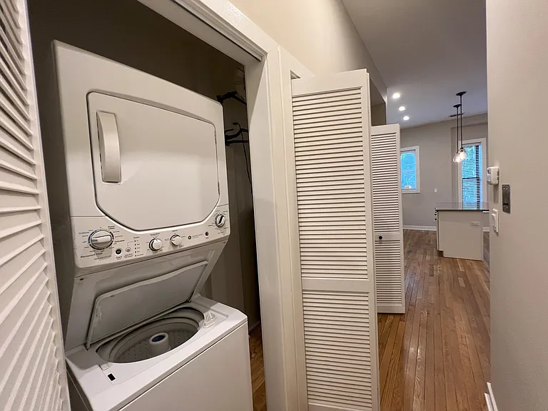 607 W Oakdale Ave #11-J — Photo 9