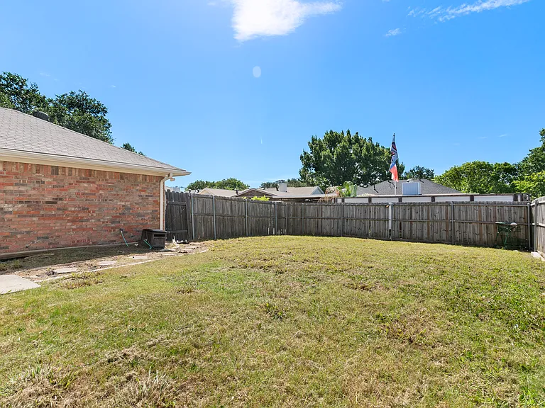 2522 Primrose Ln — Photo 31