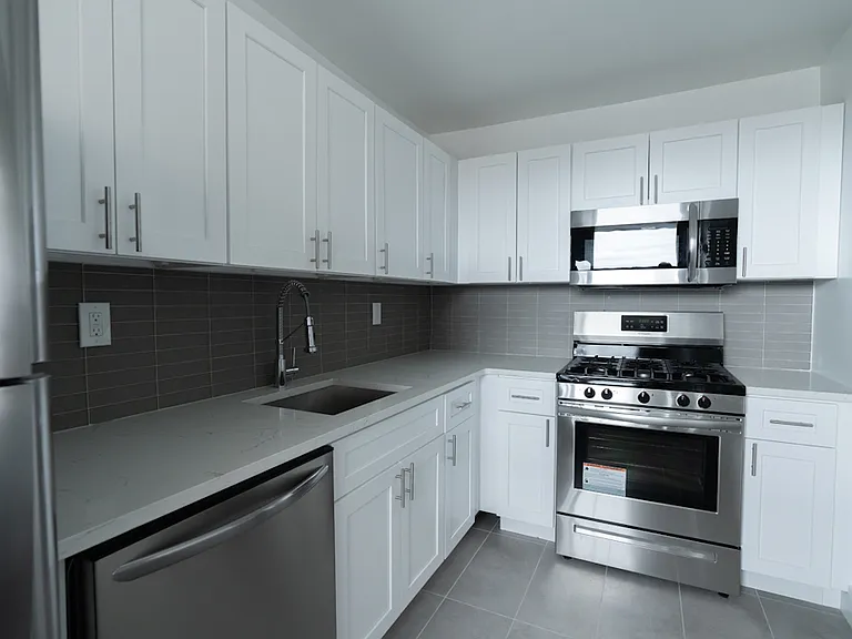 10420 Queens Blvd #9P — Photo 3