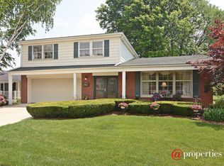 1623 S Chesterfield Dr, Arlington Heights, IL 60005