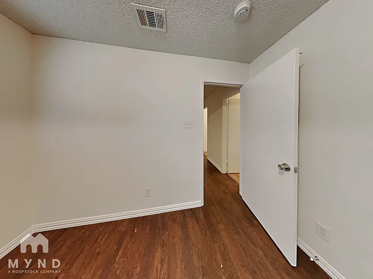 8704 Tigris Trl — Photo 13