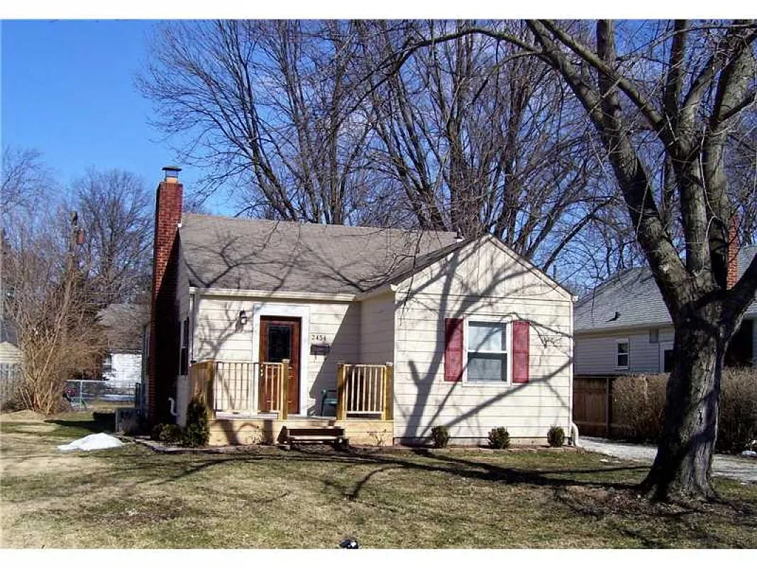 2434 E 58th St photo 1