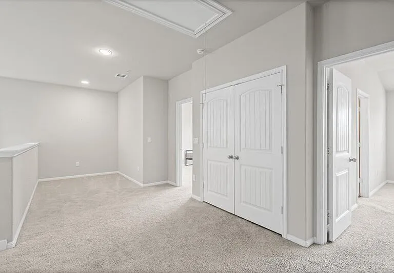 516 E Slaughter Ln — Photo 30