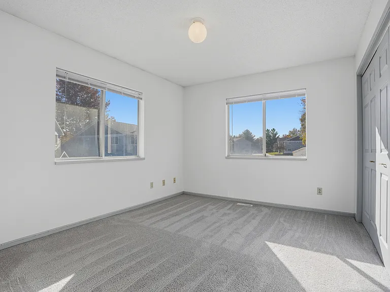Keokuk Street Apartments — Photo 28
