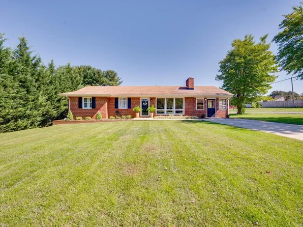 913 Windy Ridge Dr, Bedford, VA 24523