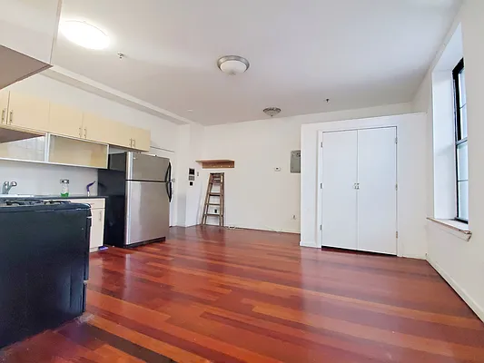 Rented by Rentall Group Inc | media 4