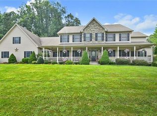 2702 Maple Dr, Hellertown, PA 18055