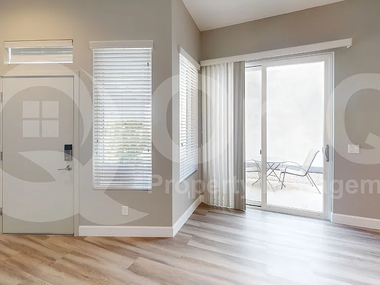 865 E Park Modern Dr — Photo 4