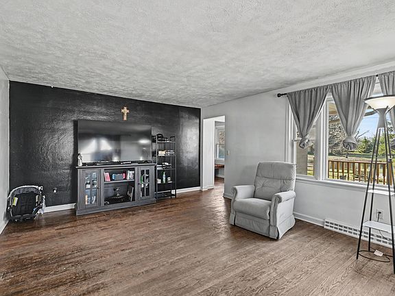 3rd image of 740 Gay St