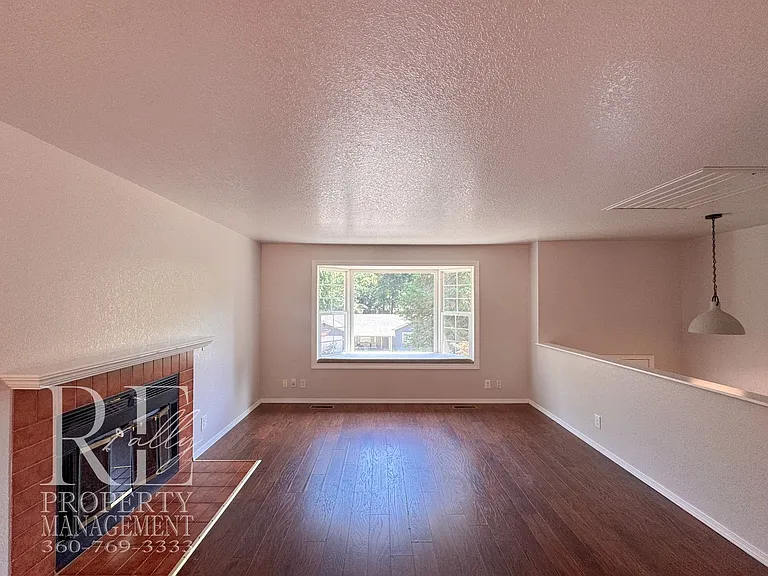 7611 Oak Park Dr NW — Photo 6