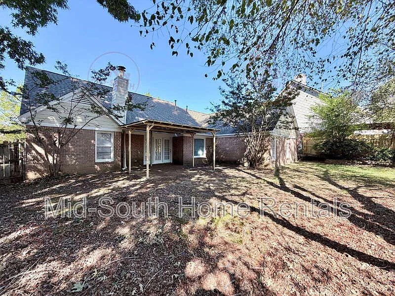 4 bed, 3.0 bath, 2573 sqft, $2,250 — Photo 1