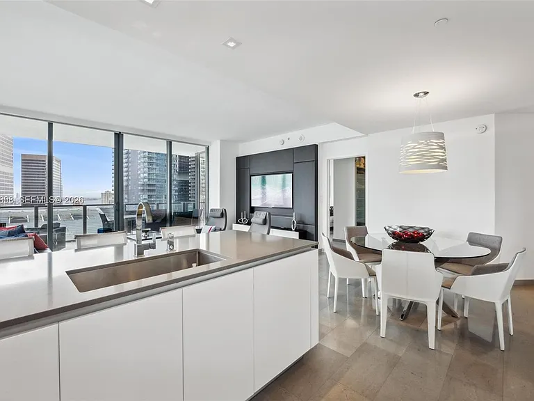 88 SW 7th St #2111 — Photo 9