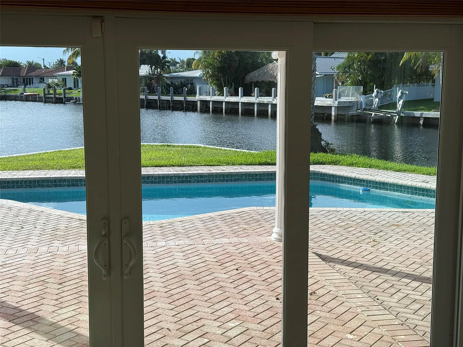 3 bed, 3.0 bath, 2985 sqft, $11,900 — Photo 2
