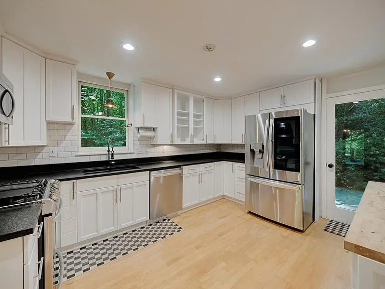 102 Vanessa Dr SE — Photo 16