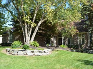 258 Indian Trl, Lake Orion, MI 48362