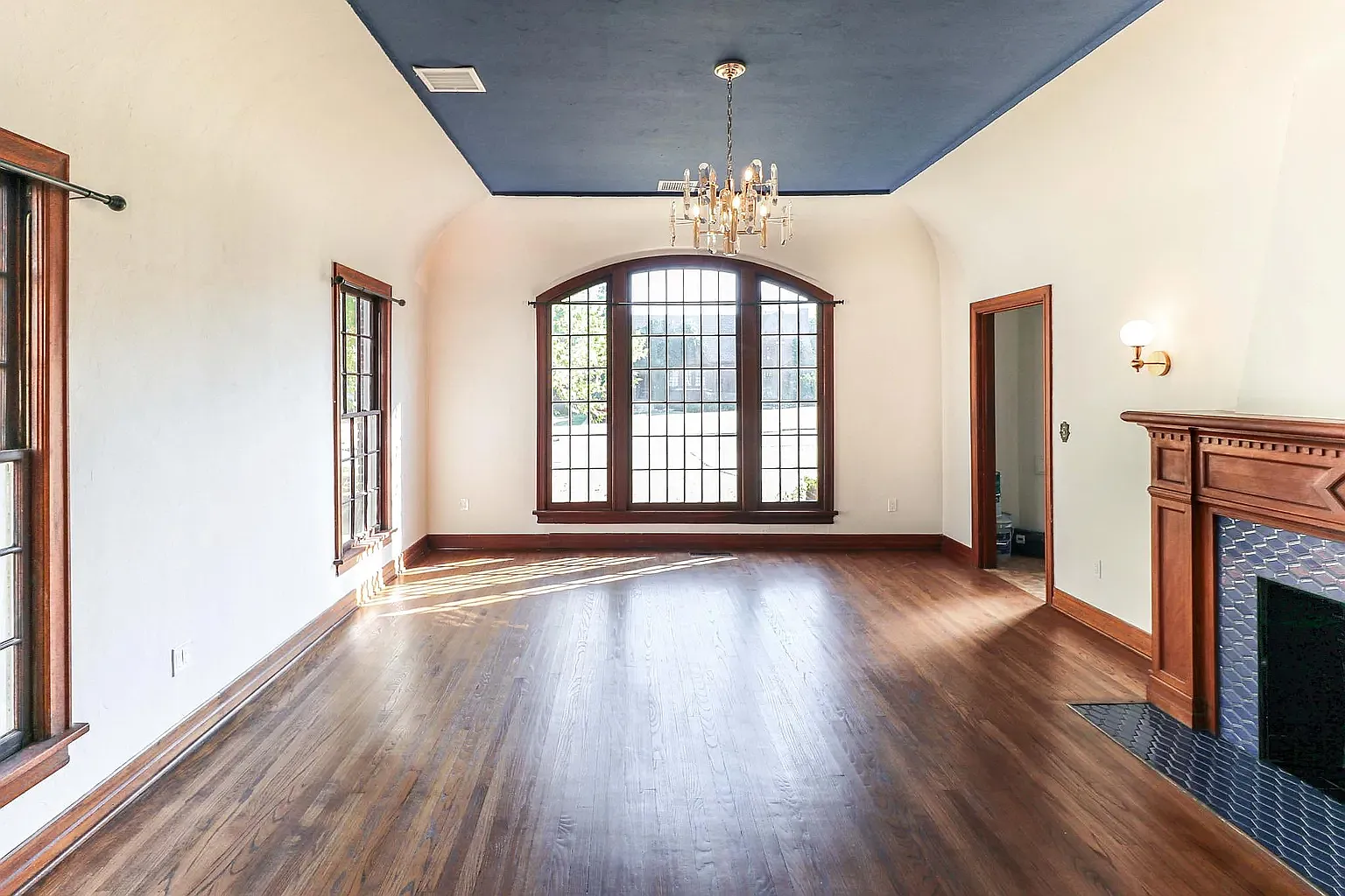 2 bed, 1.5 bath, 1529 sqft, $2,200 — Photo 1