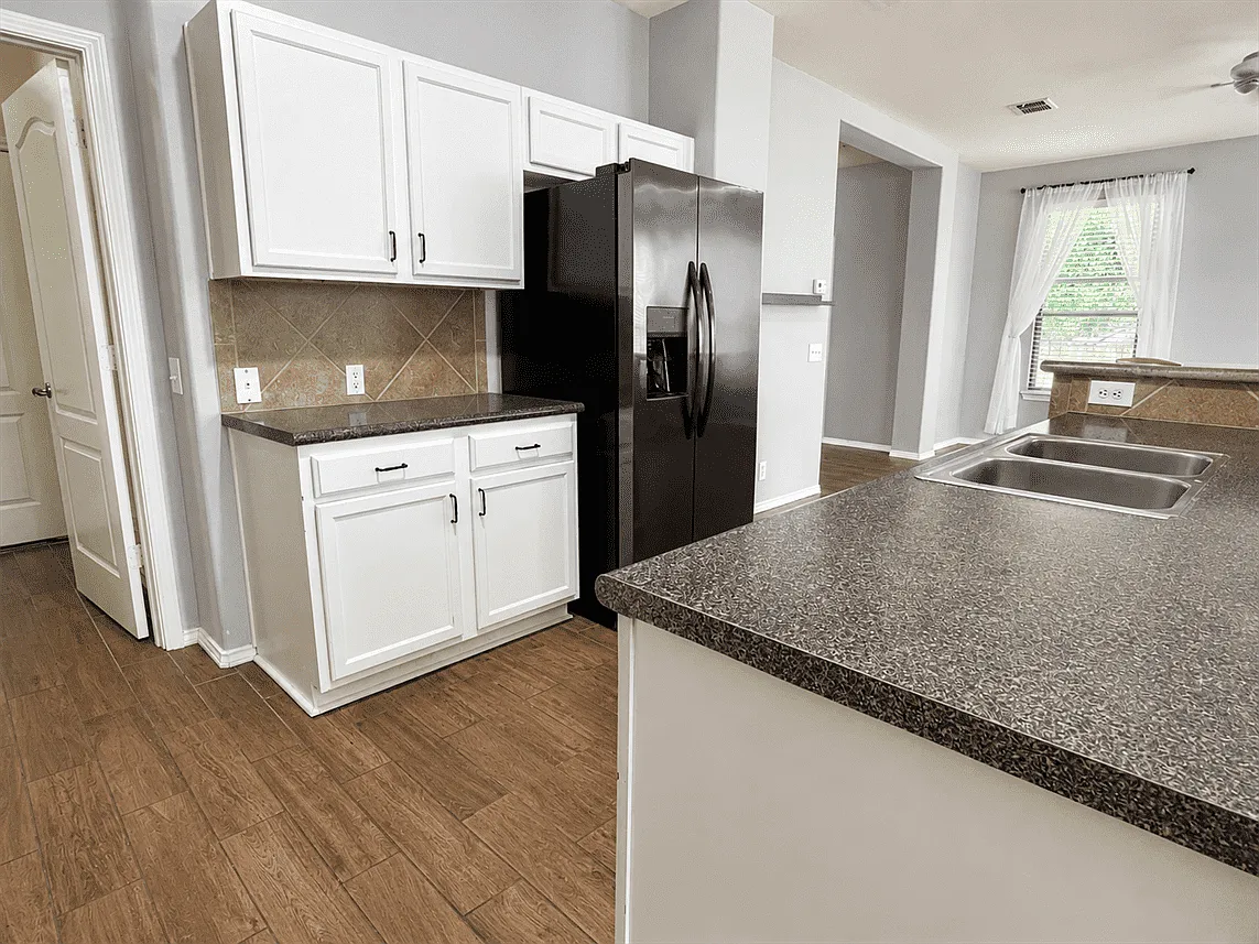 3 bed, 2.5 bath, 1654 sqft, $1,875 — Photo 3