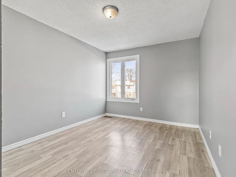 500 Osgoode Dr #20 — Photo 19