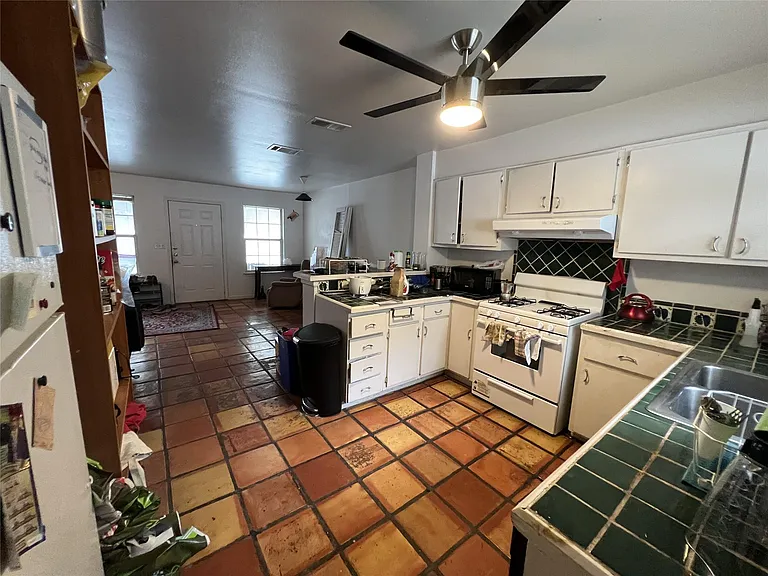 5300 Duval St #A — Photo 8