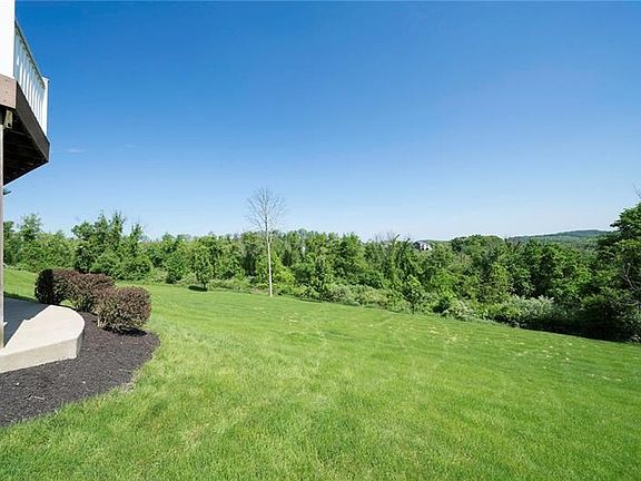Almost an Acre of Beautiful Yard Space with spectacular Views!!
