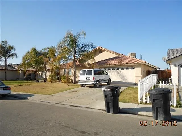644 Hitchcock Ave photo 1