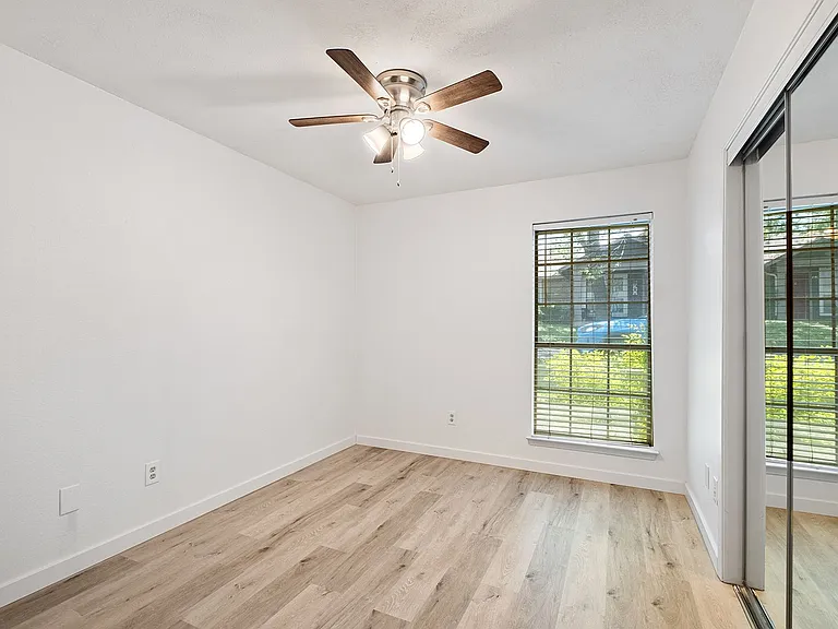 1015 E Yager Ln #147 — Photo 12