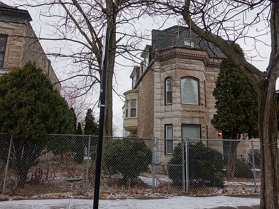 2nd image of 1942 S Avers Ave