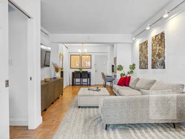345 East 56th Street 21B image 3 of 10