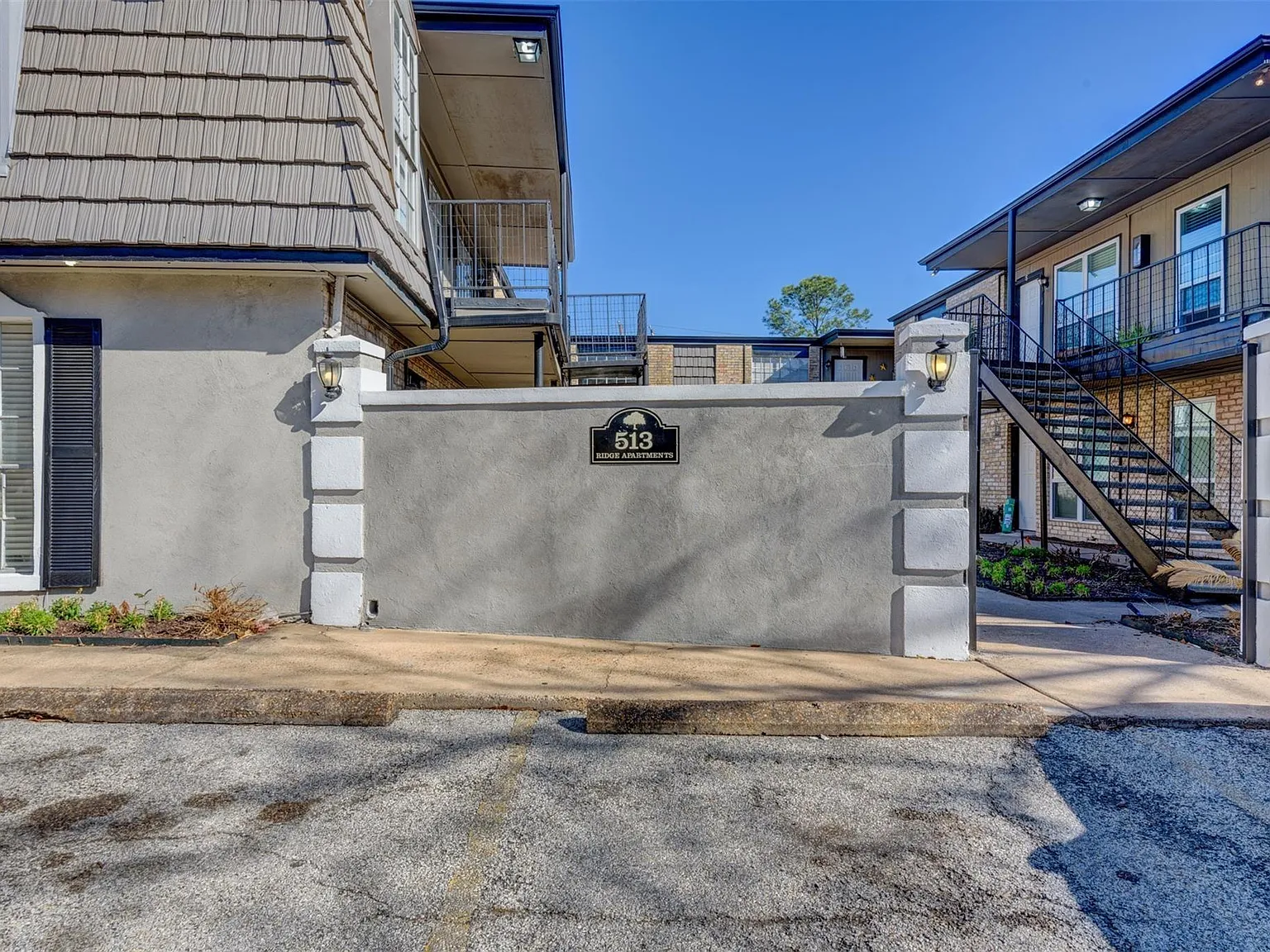 1 bed, 1.0 bath, 600 sqft, $1,050 — Photo 3