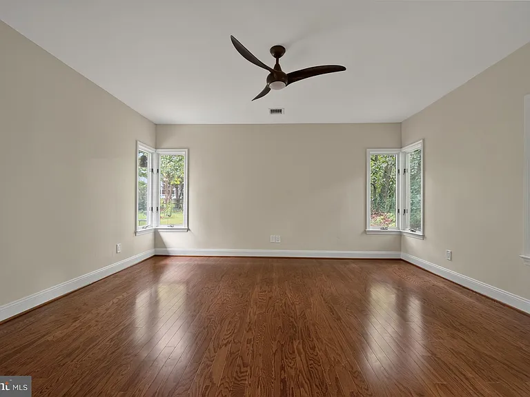 8023 Washington Ave — Photo 32