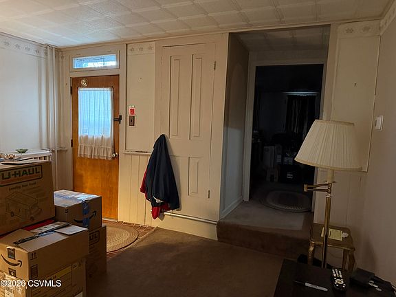 5th image of 402 East St