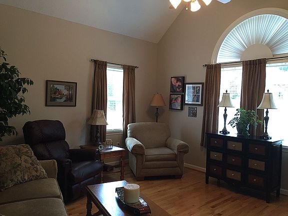 3rd image of 16330 Greenevers Ct