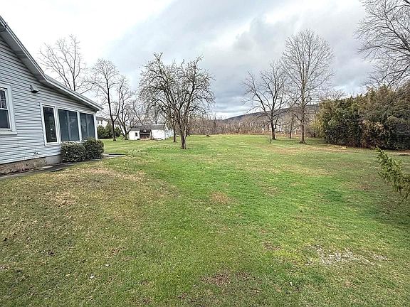 3rd image of 4324 Valley Rd