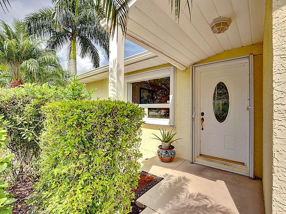 2nd image of 1495 SW Egret Way